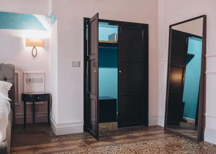 Gregorini Bingham Art Luxury Πανσιόν 4*