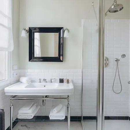 Πανσιόν Gregorini Bingham Art Luxury 4*