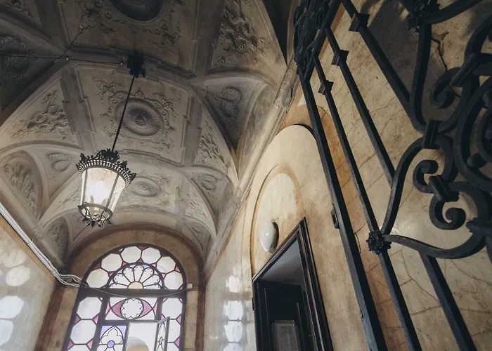 Gregorini Bingham Art Luxury Guest house